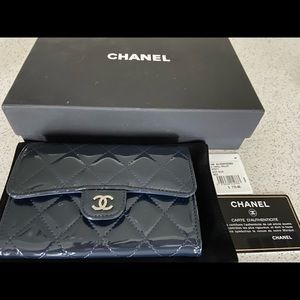 Chanel wallet - navy blue patent leather